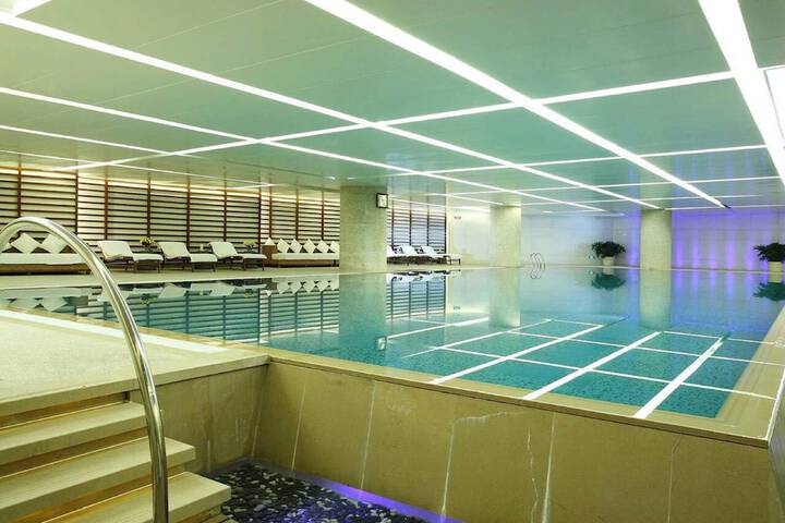 Hotel with Pool