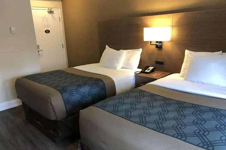 Room 11 of 40
