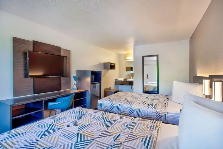 Double Bed Accessible (9 of 11)