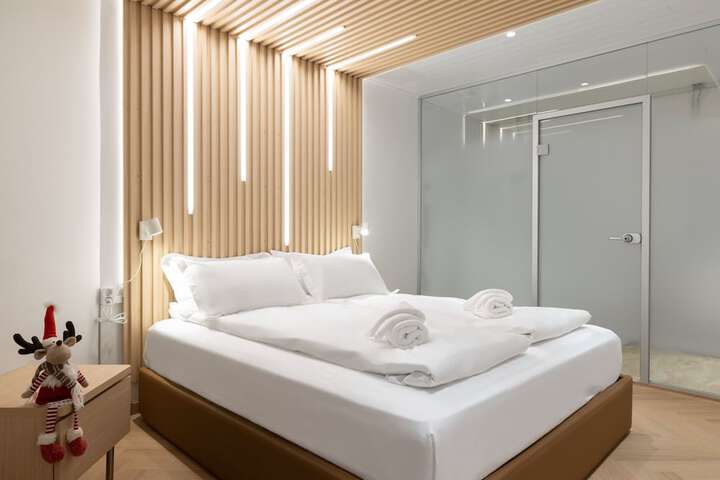 Room 9 of 75