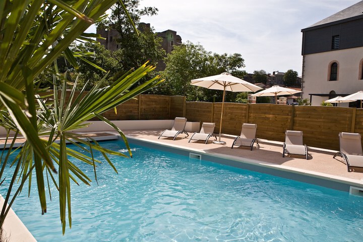 Pool 42 of 73