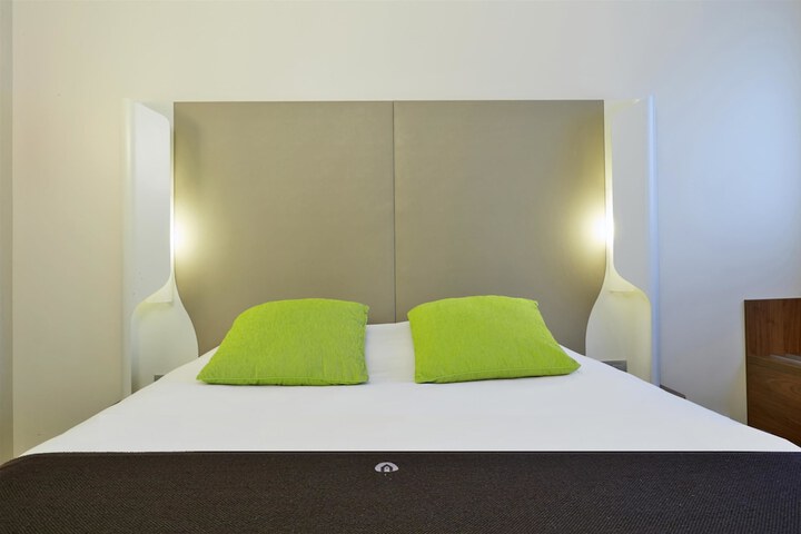Room 3 of 39