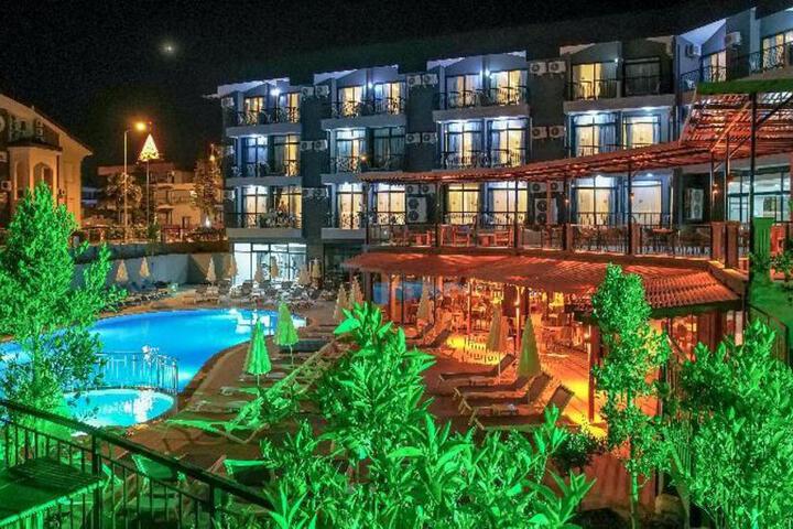 Clover Magic Park Side Otel