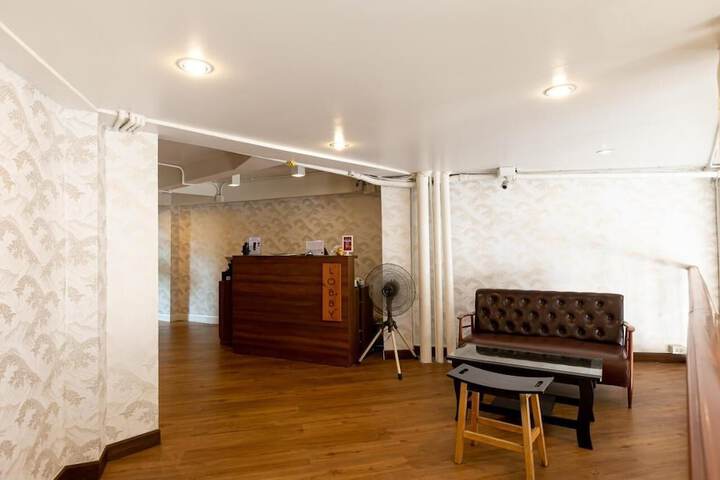 Entrance & Lobby