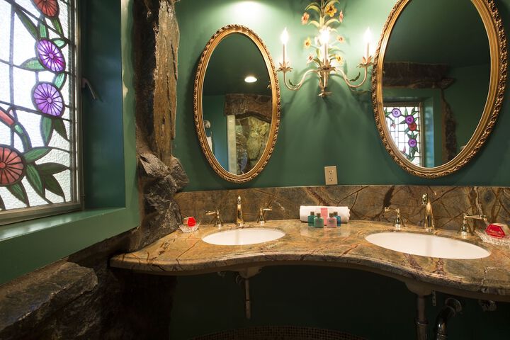 Bathroom sink