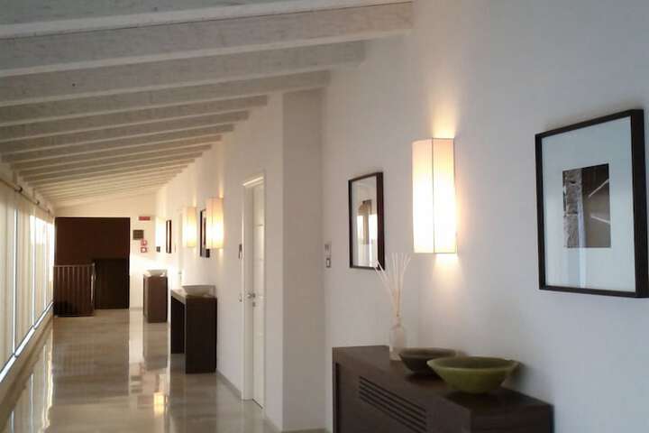 Ballroom/Hall 27 of 36