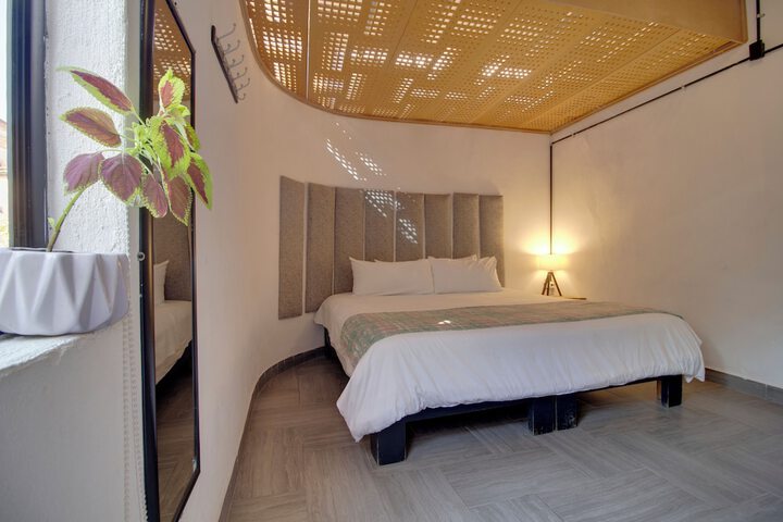 Room 5 of 83