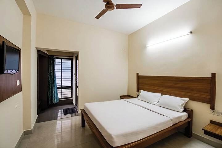 Room 9 of 12