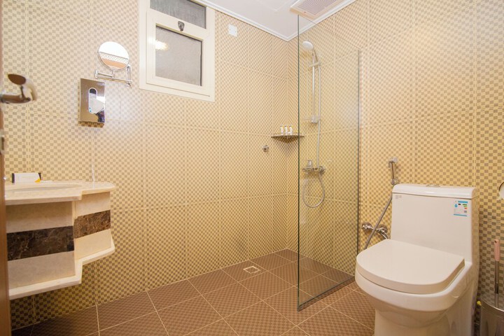 Room 12 of 21