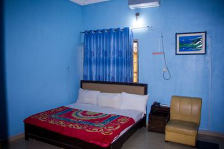 Room 14 of 37