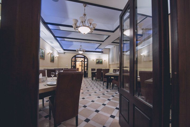 Dining 53 of 66