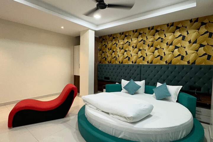 Room 15 of 29