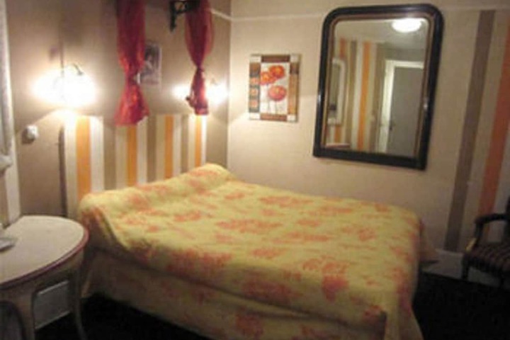 Room 13 of 30