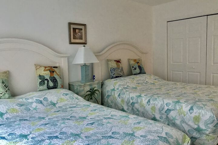 Room 5 of 164