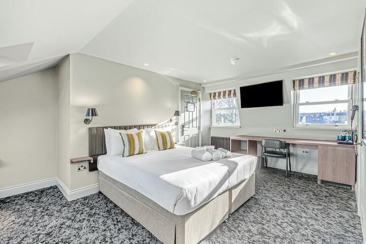 Room 4 of 57