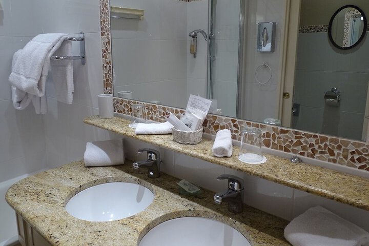 Room 15 of 38