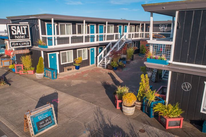 Salt Hotel &  Pub in Ilwaco, WA