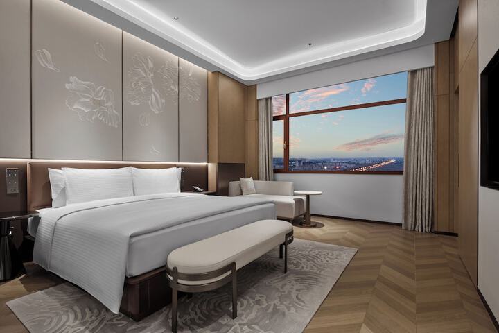 Room 18 of 38