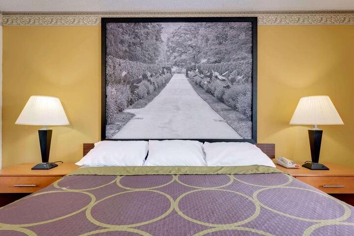 1 King Bed (14 of 14)