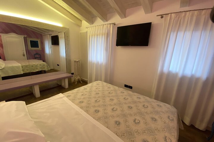 Room 2 of 72