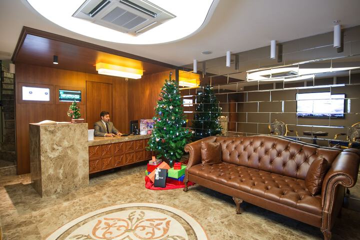 Entrance & Lobby