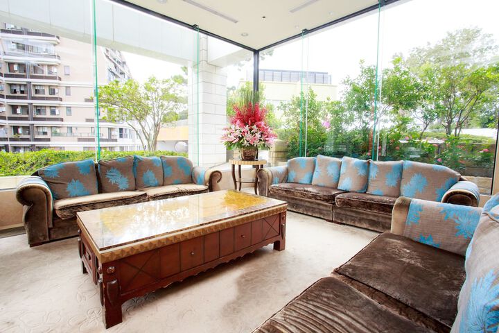 Entrance & Lobby