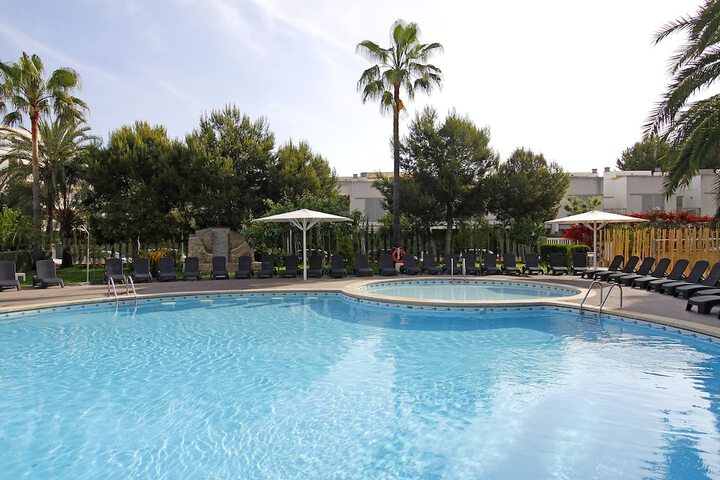 Hotel Pool