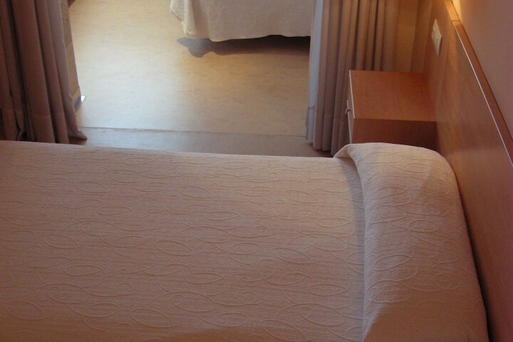 Room 9 of 26