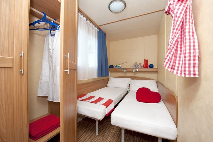 Room 14 of 50
