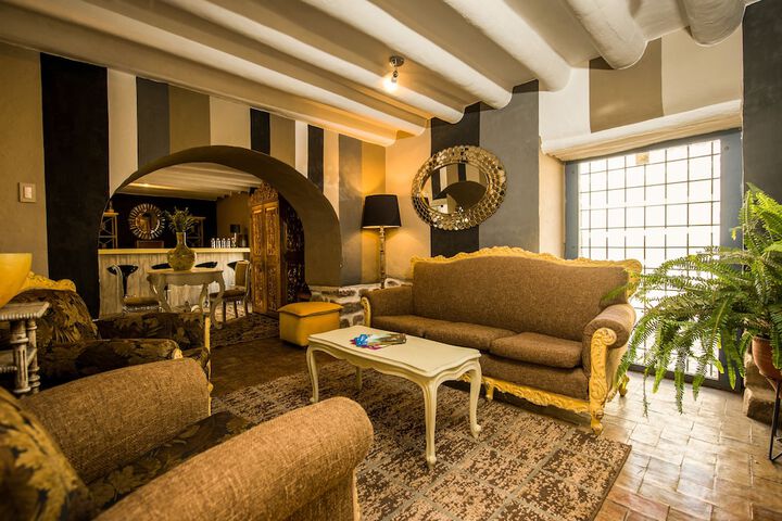 Lounge 65 of 72