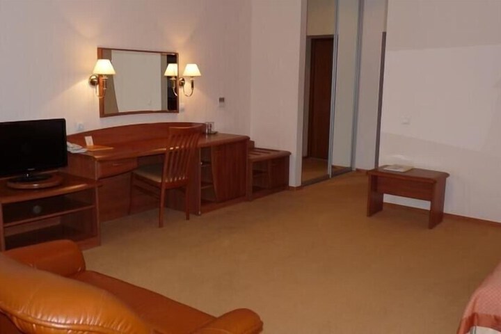 Room 8 of 28