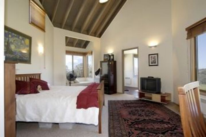 Room 5 of 9