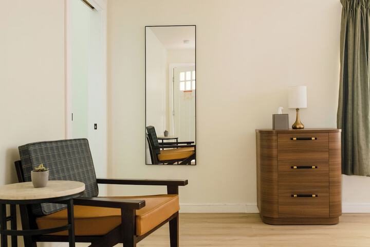 Room 28 of 71