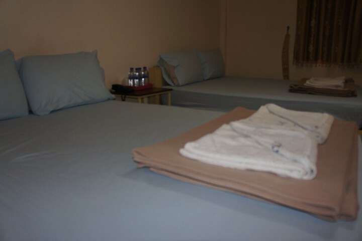 Room 8 of 32