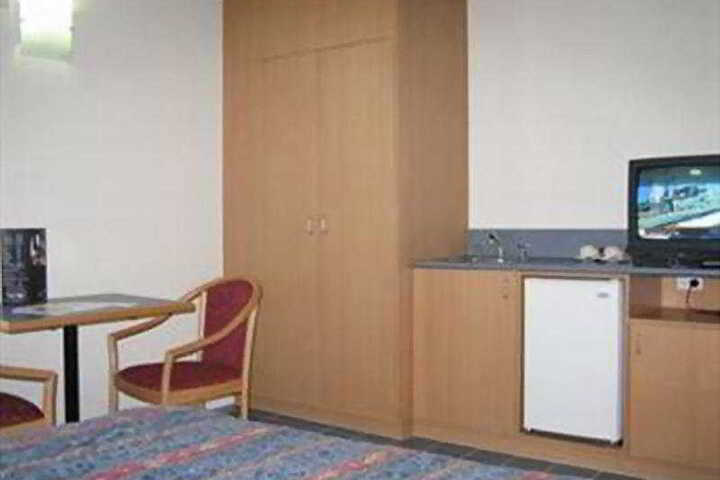 Room 4 of 10