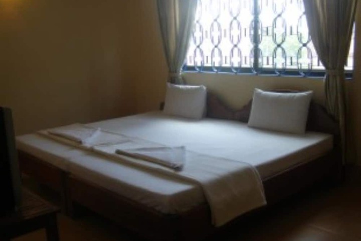 Room 13 of 34