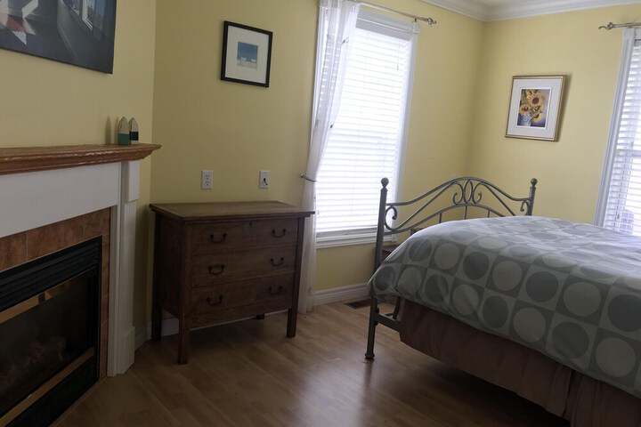 Room 4 of 28
