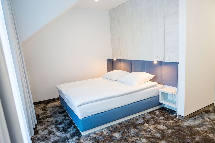 Room 34 of 132