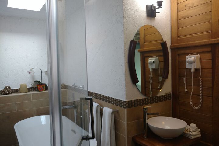 Room 4 of 28