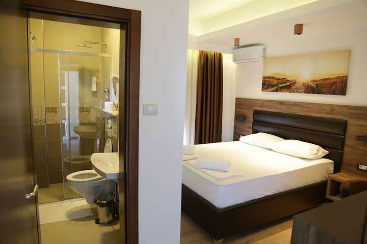 Room 9 of 132