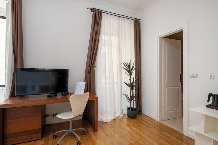 Room 8 of 32
