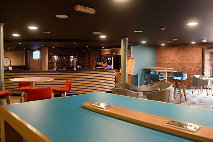 Lounge 47 of 63