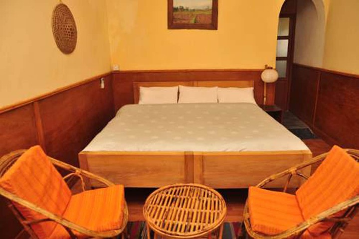 Room 3 of 12