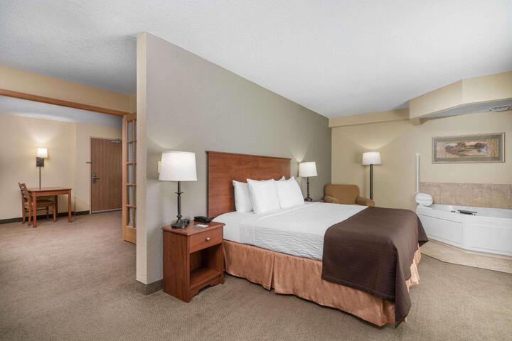 1 King Bed Accessible (8 of 32)