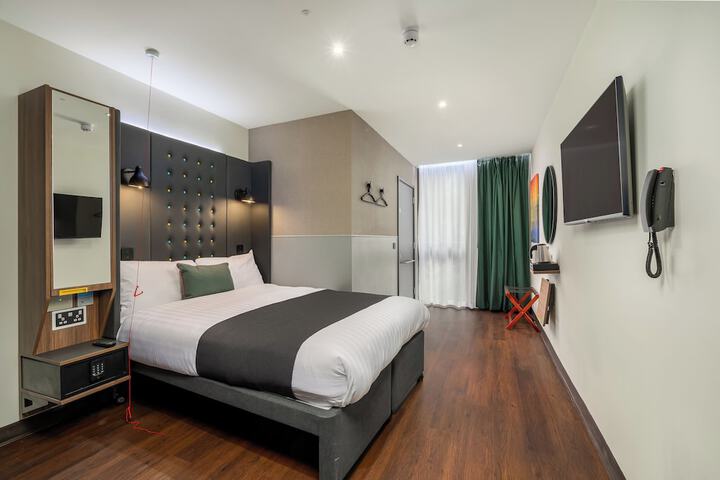 Room 8 of 29