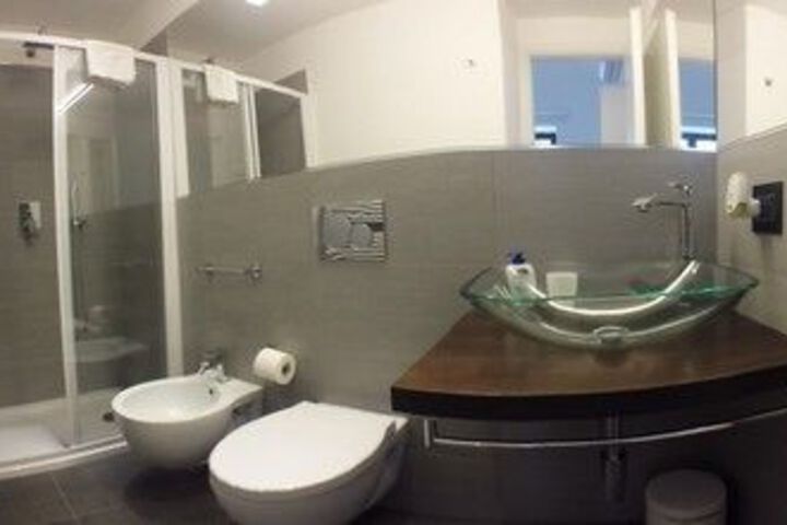 Room 2 of 9