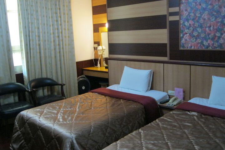Room 10 of 36