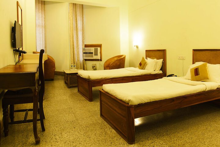 Room 10 of 42