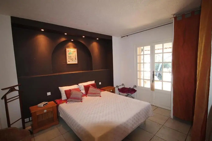 Room 2 of 9