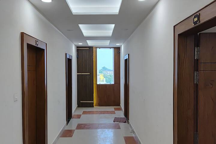 Ballroom/Hall 38 of 42
